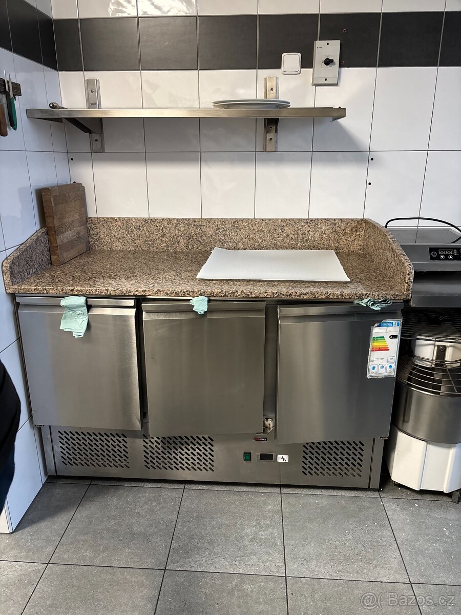 Chladící pizza stůl Redfox