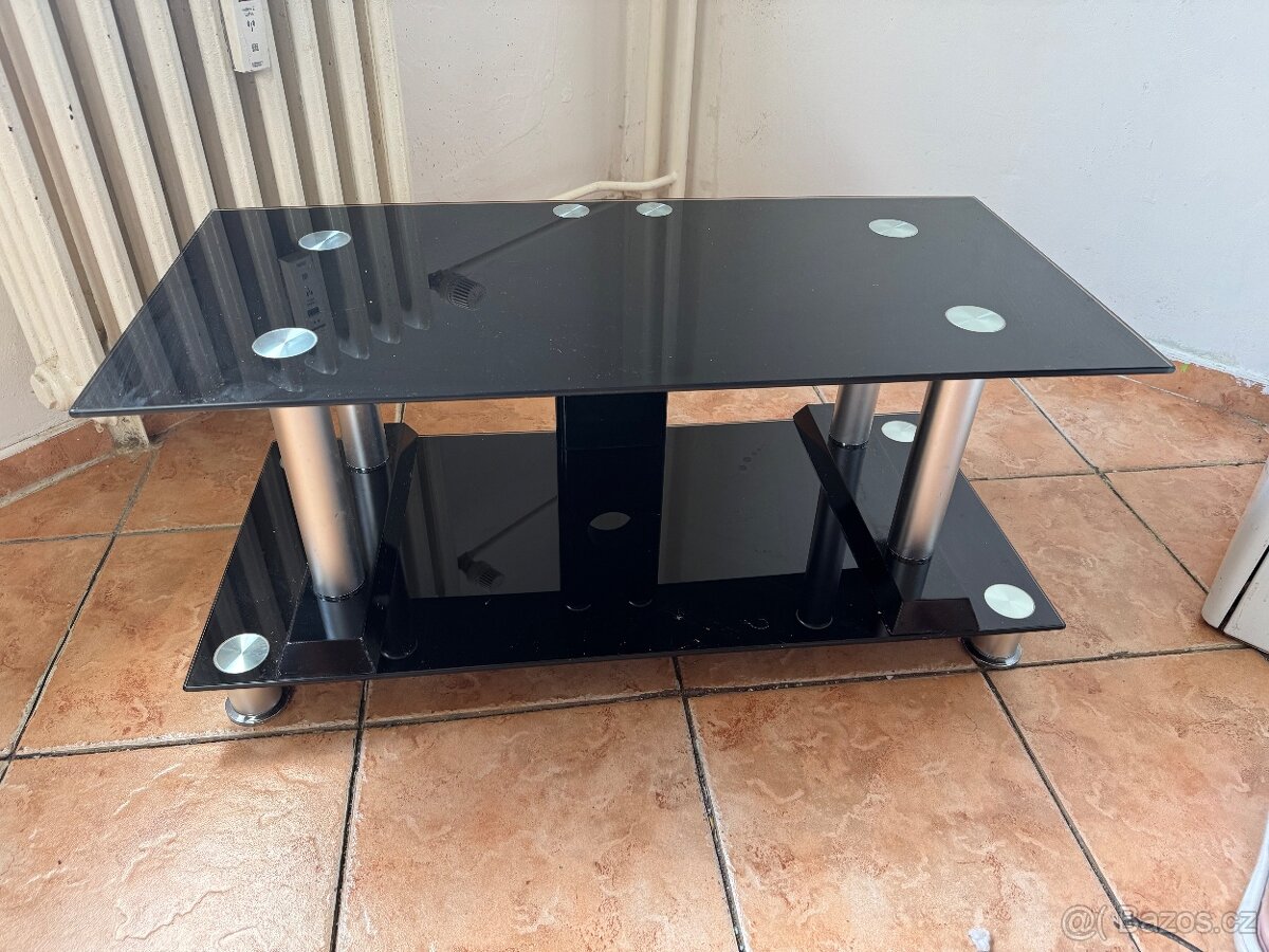 stolek pod televizi