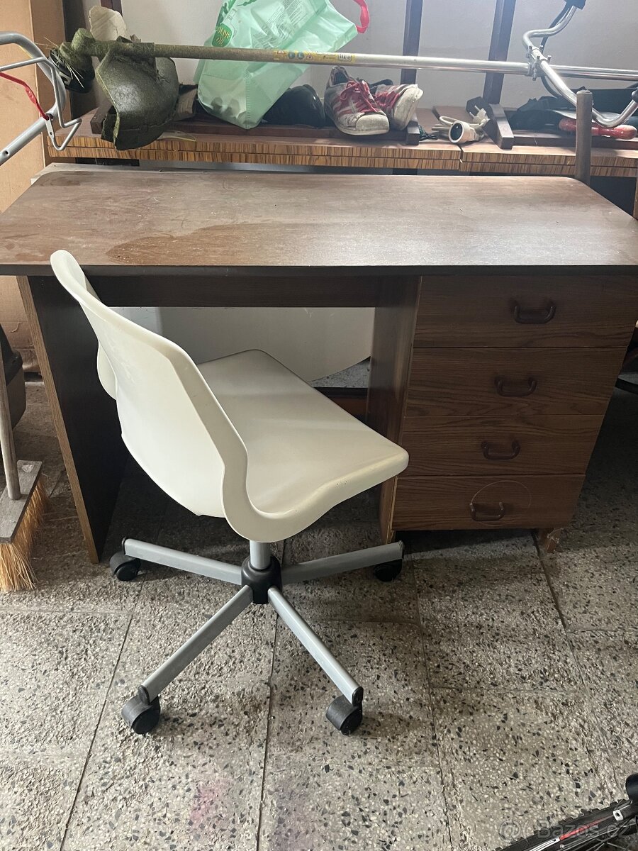 Psací stůl a židle