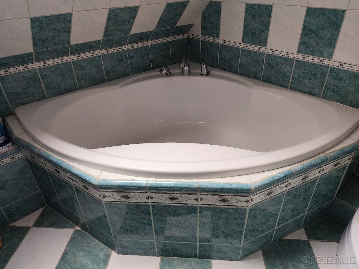 Rohová vana s baterií