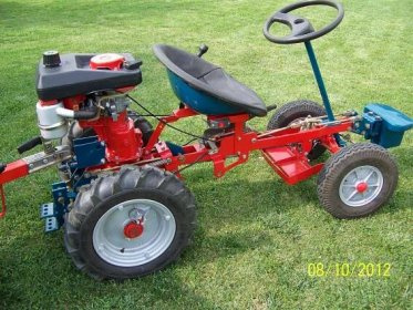 prodám traktůrek Vari QUATRO