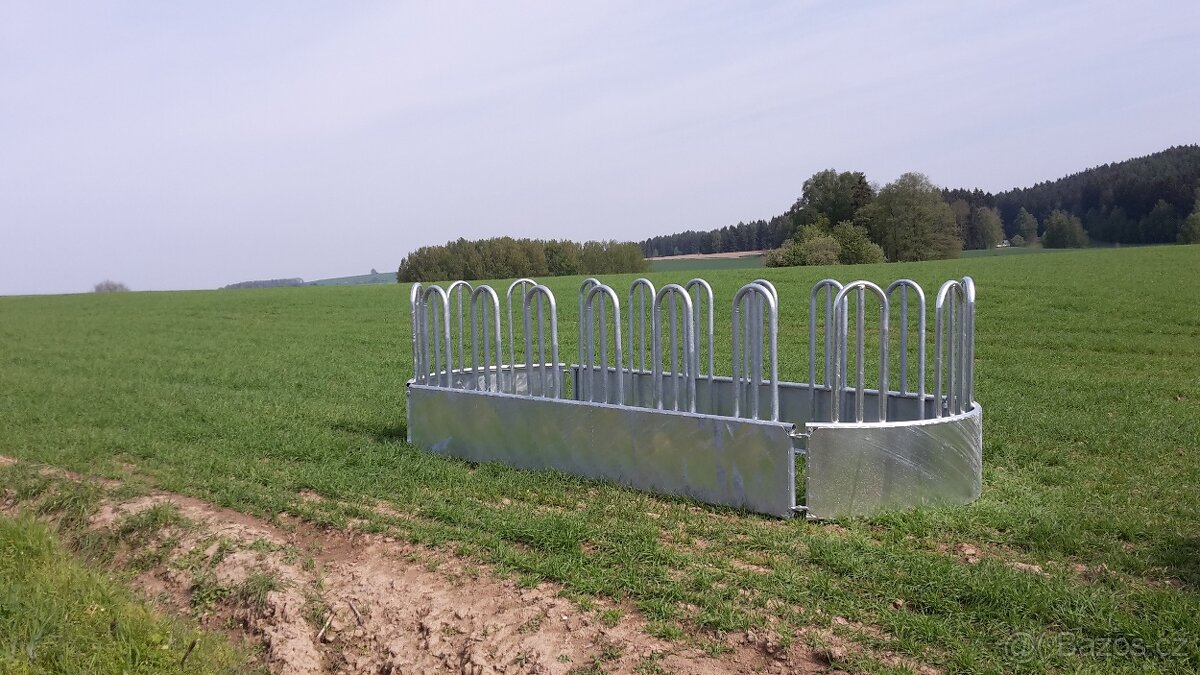 Oválné příkrmiště