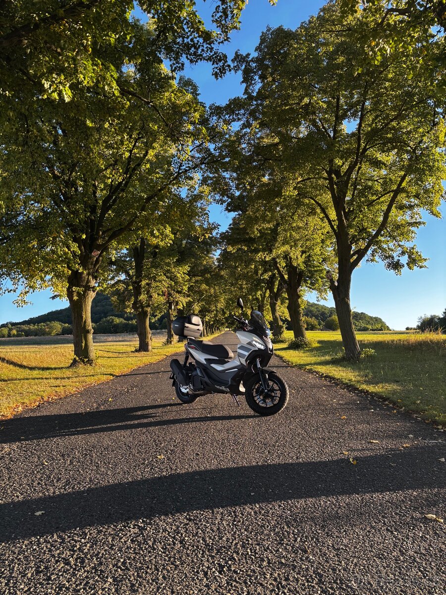 2025 Aprilia SR GT 125