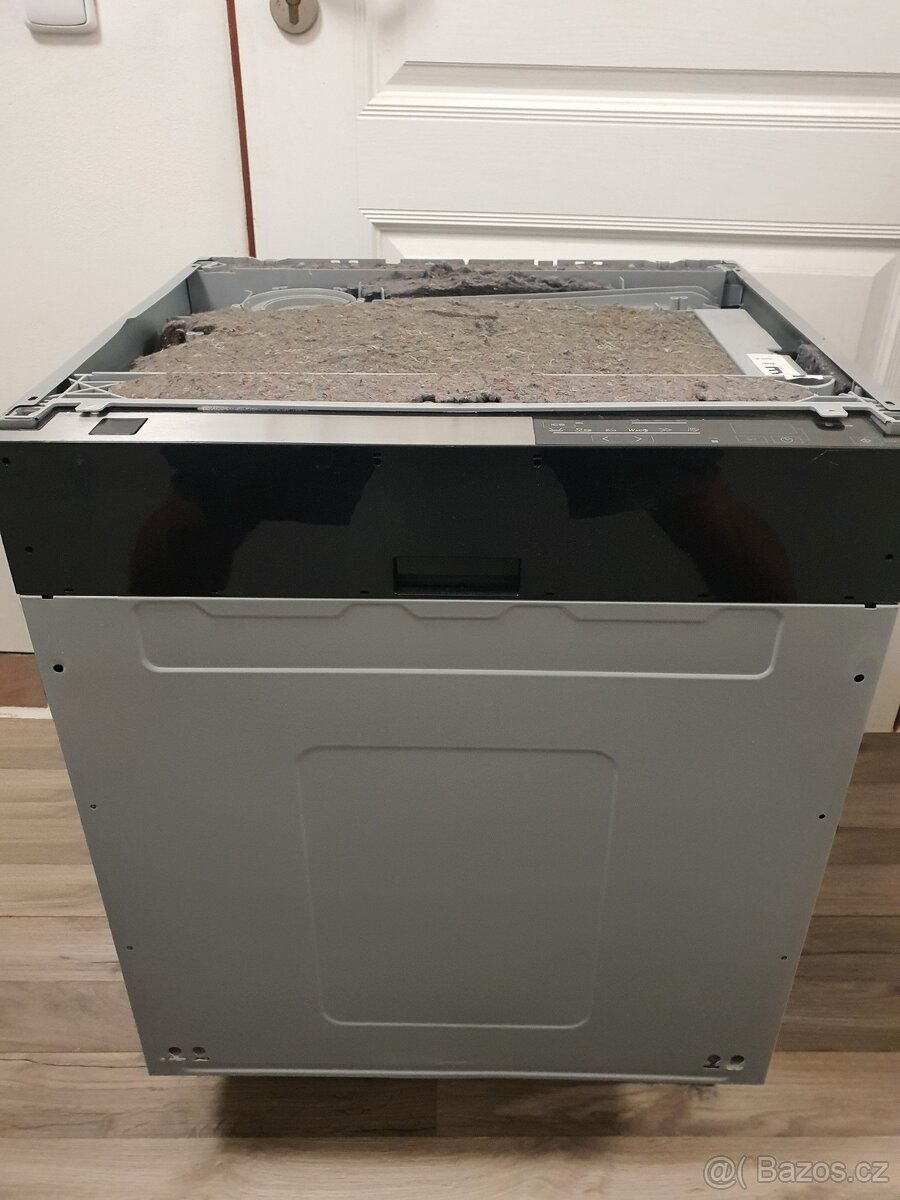 A+ myčka pod pracovní desku Electrolux s dovozem