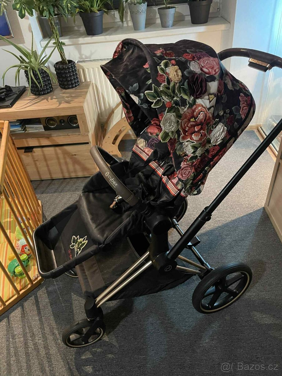 sportovní kočárek cybex priam blossom dark