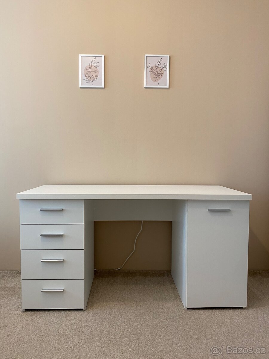 BÍLÝ PSACÍ STŮL