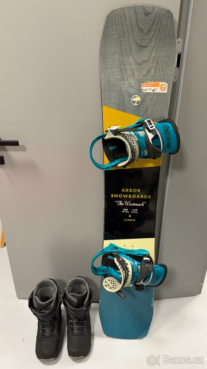 Snowboard Arbor, Burton boty, vázání