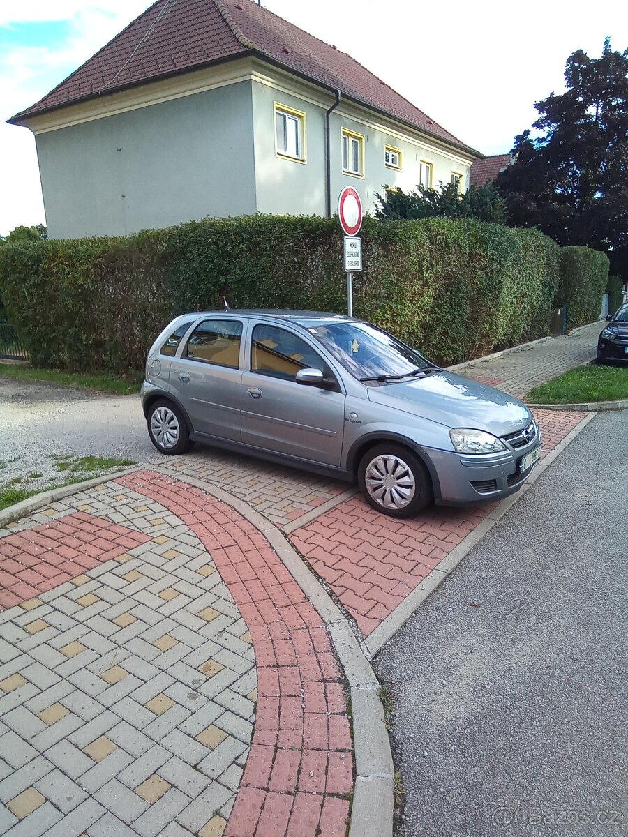 Opel Corsa 1.2i,59 kW, klima,1 majitel, nová CZ STK.