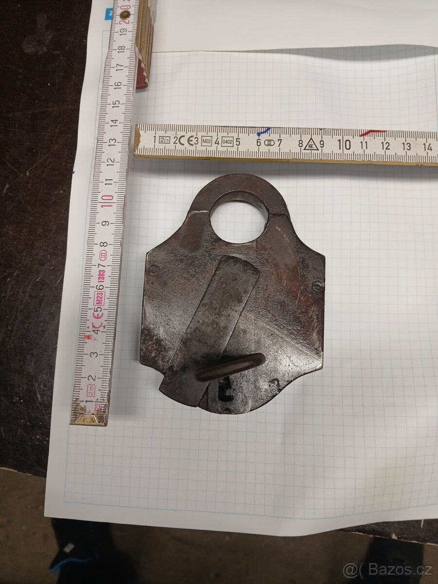 Zámek ruční práce