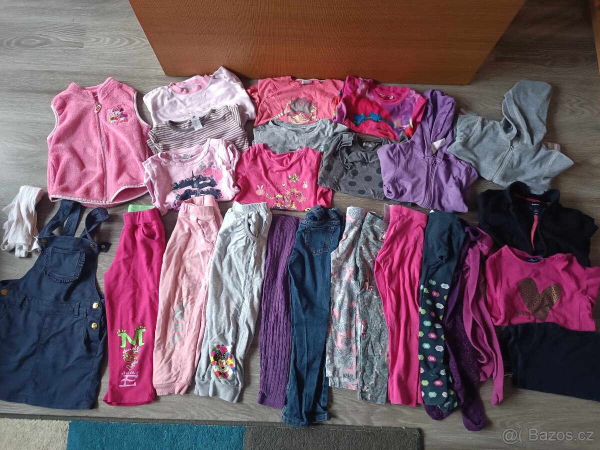 Balík oblečení velikost 110