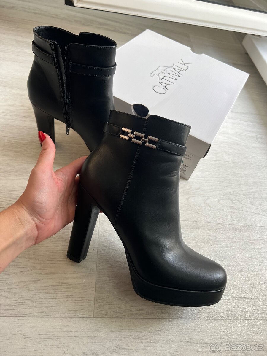 NOVÉ – dámské černé kotníkové boty