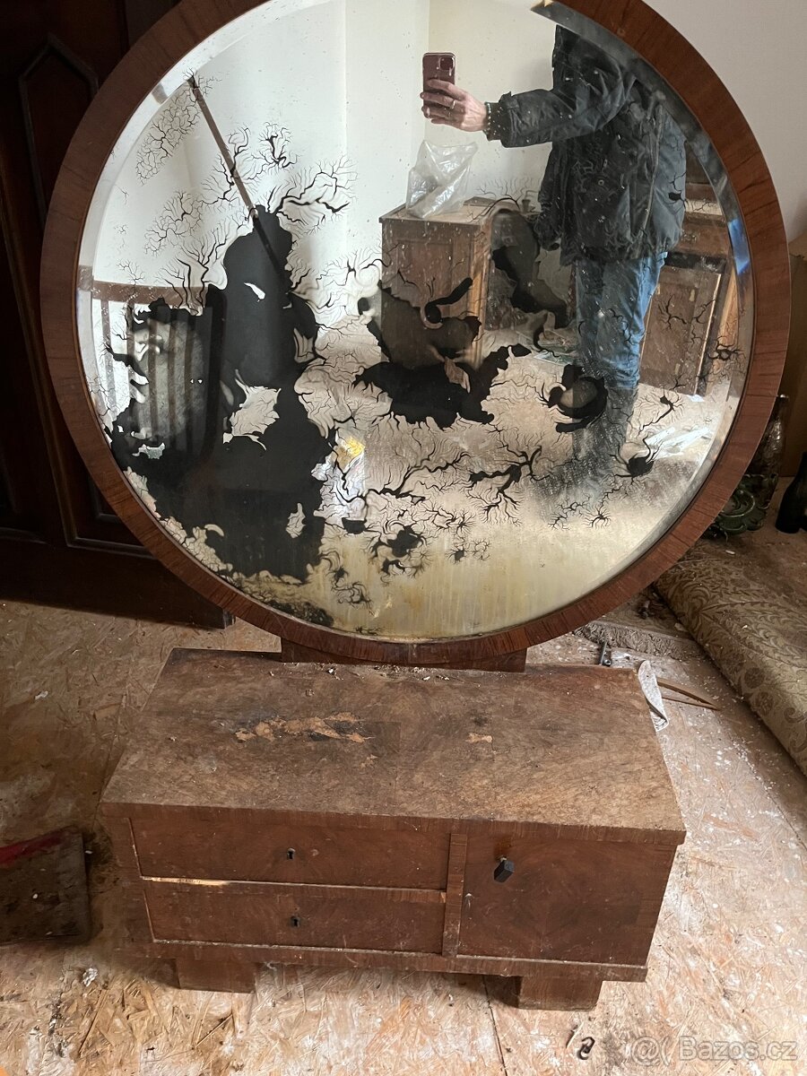 Starožitná toaletka