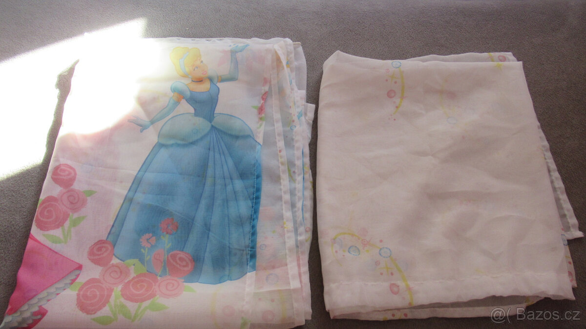 Dvě záclony do dětského pokoje s princeznami