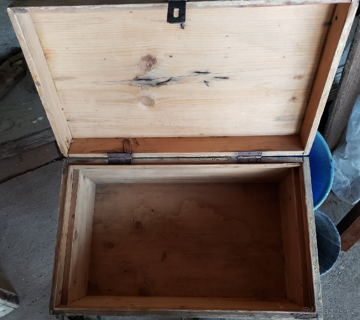 stará dřevěná krabice. Ručně vyrobené z pravého dřeva
