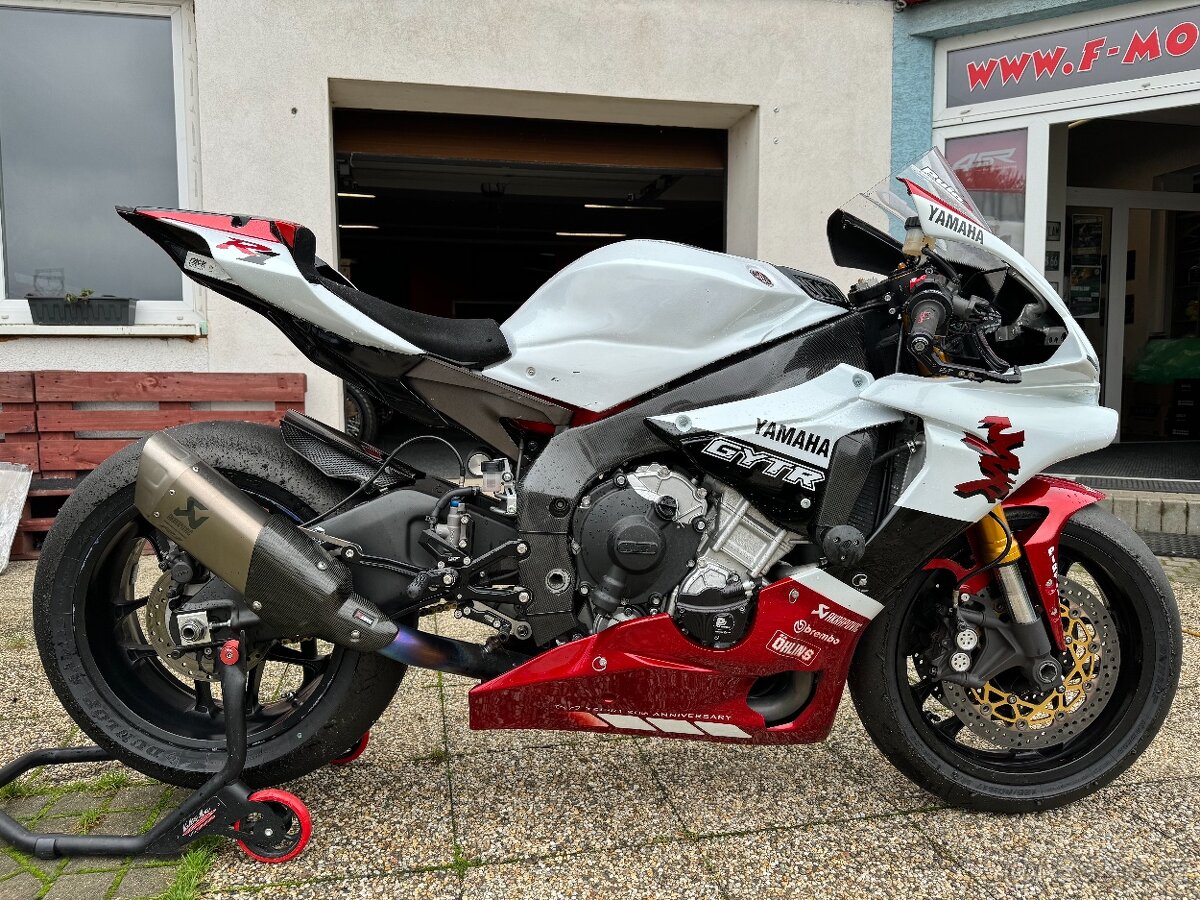 Yamaha R1 Okruhovka