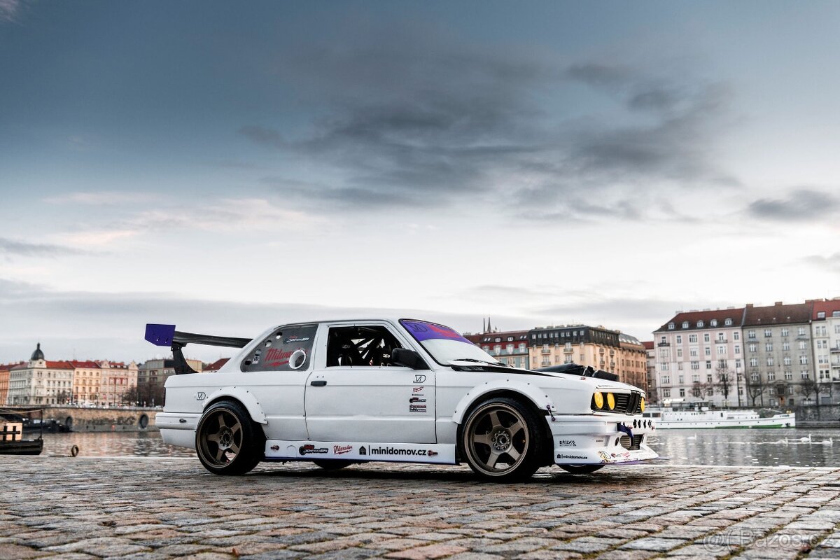 BMW E30 6.0L V8 LS2 Drift car