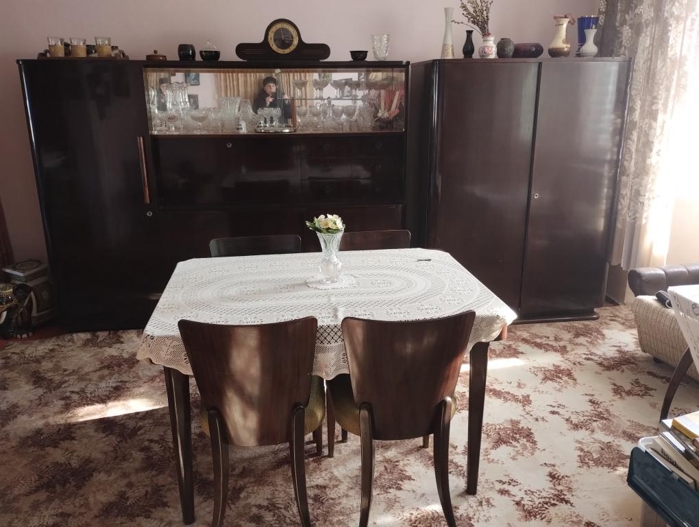 Obývací pokoj + jídelna  Halabala z 50 let