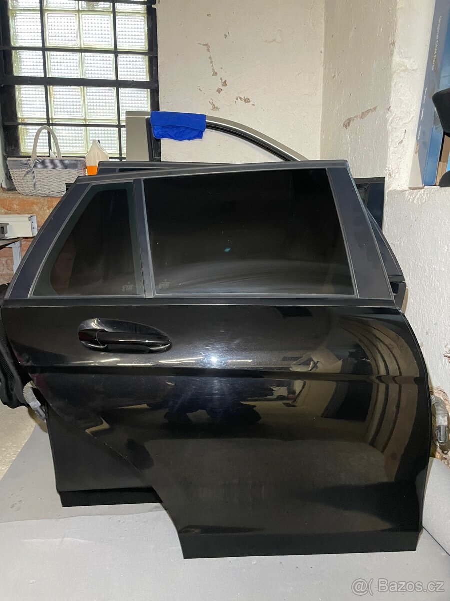 Pravé zadní dveře Mercedes - Benz C W204/S204