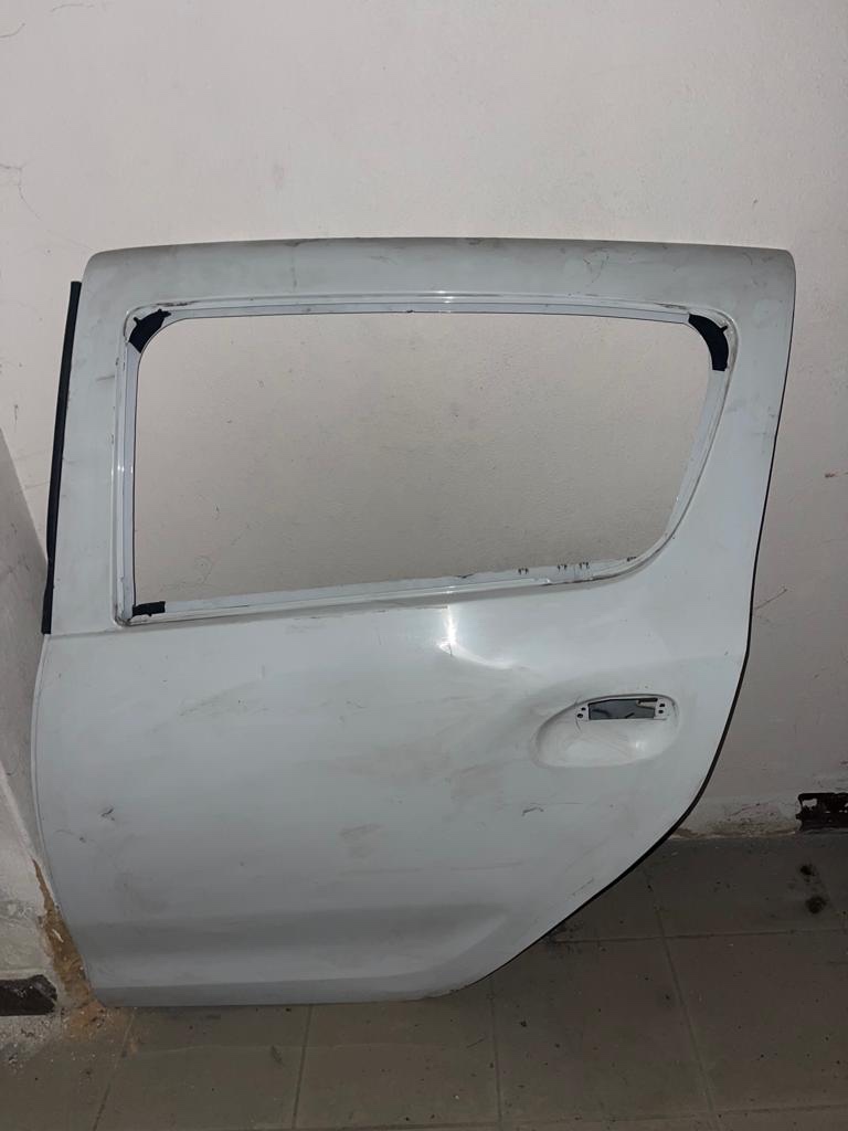 Levé zadní dvere Dacia Sandero