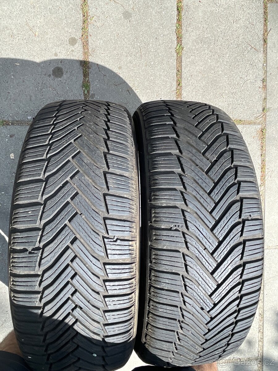 Dvě zimní pneu Michelin 215/55/17
