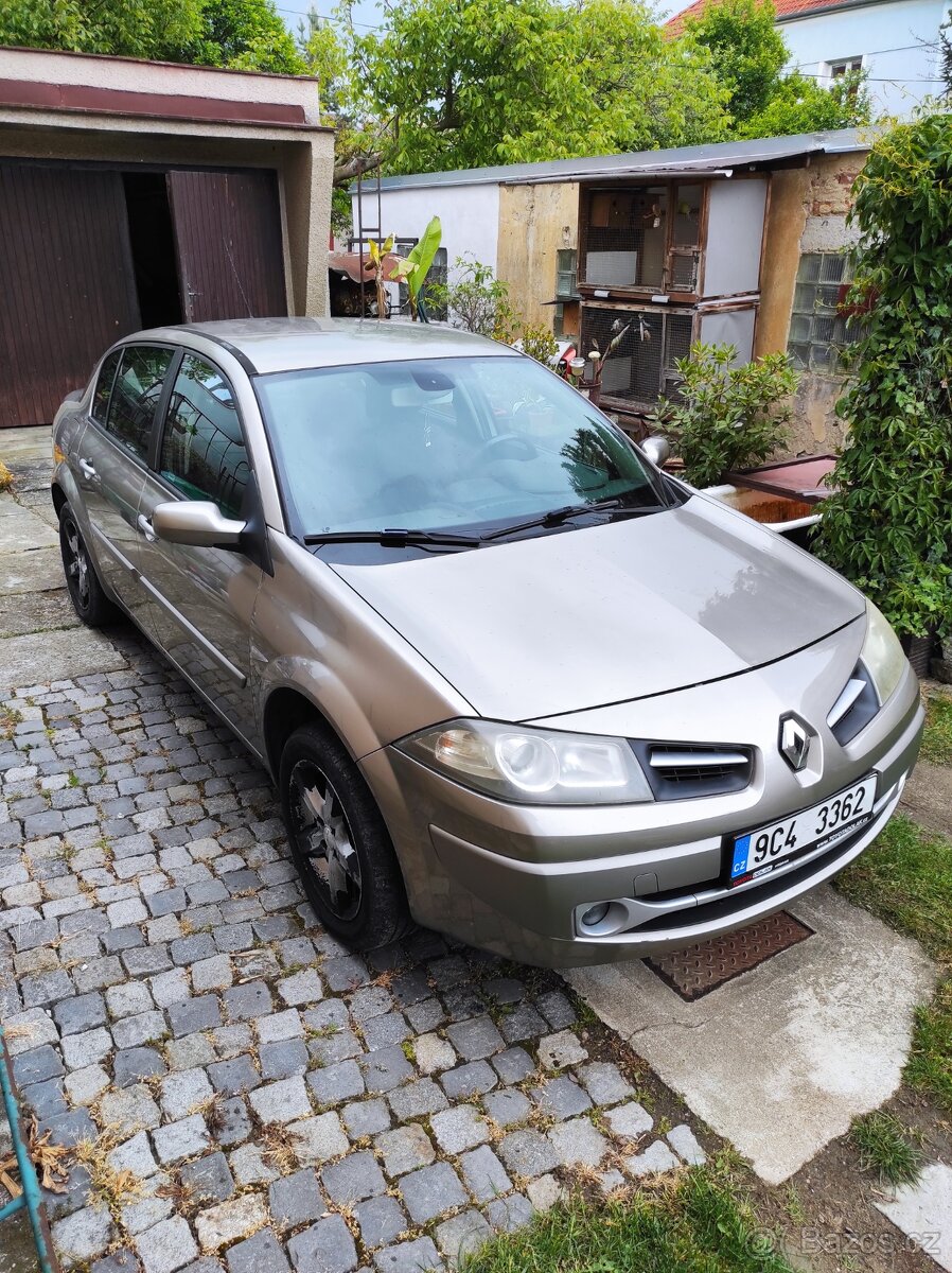 Renault Mégane 1.6, r.v. 2009, sedan – nekuřácký, garážovaný