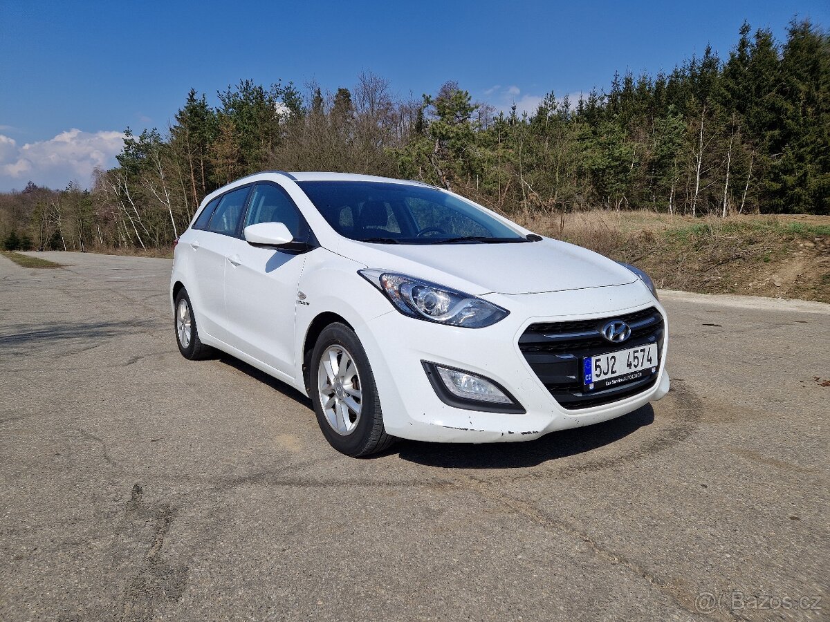 Hyundai i30 kombi 1.6 MPI 88 kw Trikolor Komfort, 1. majitel
