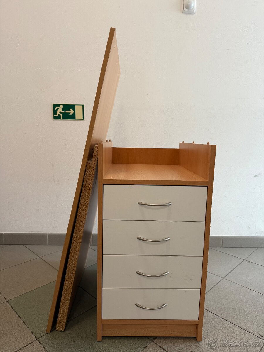 Pracovní stůl