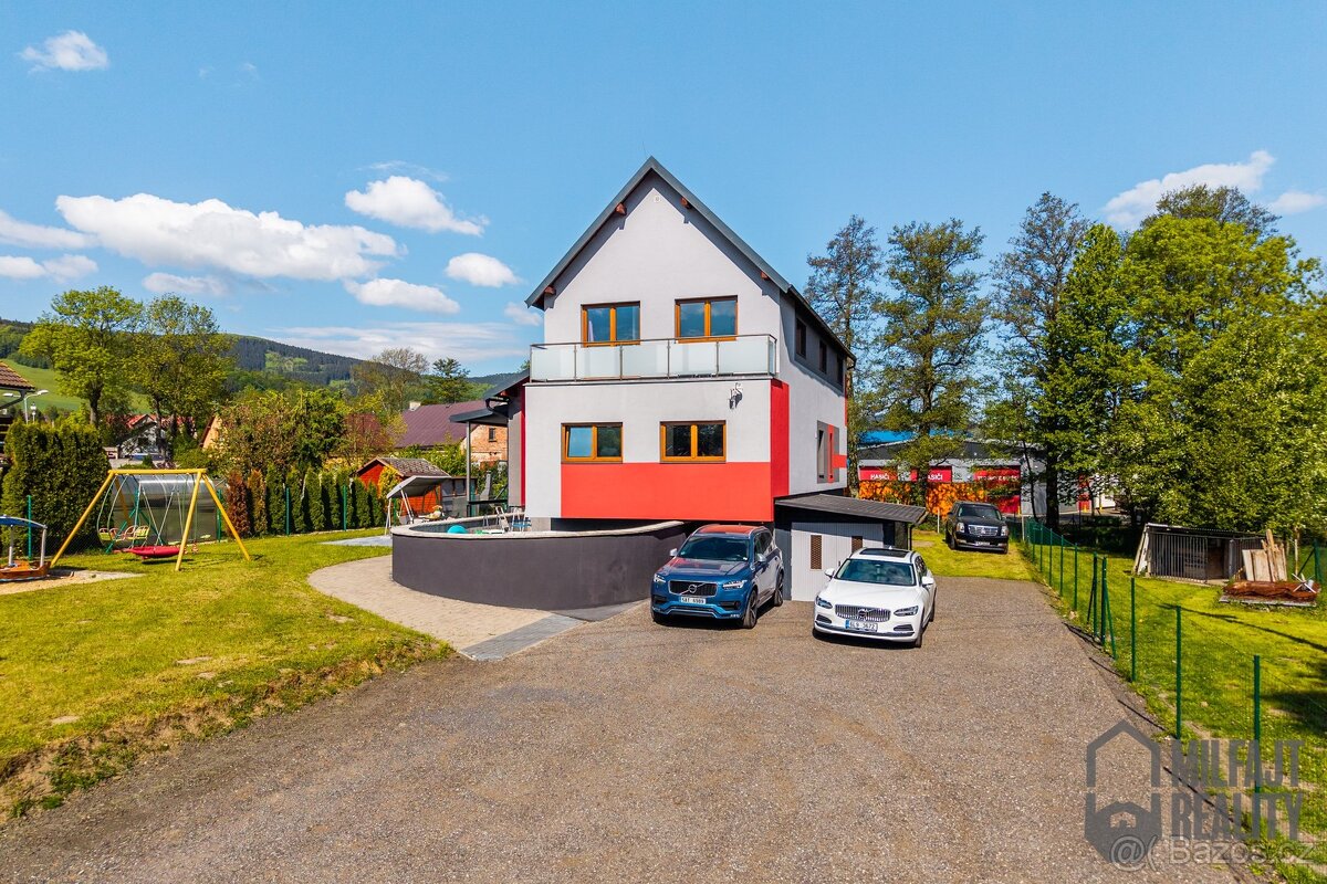 Prodej dvougeneračního domu 4+kk, 2+kk, zahrada 1.500 m2 , M