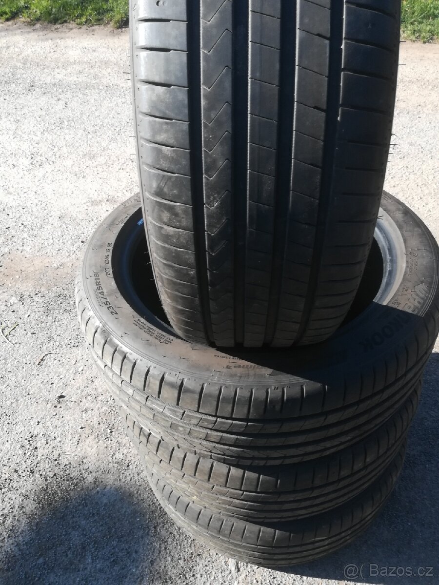 235/45R18