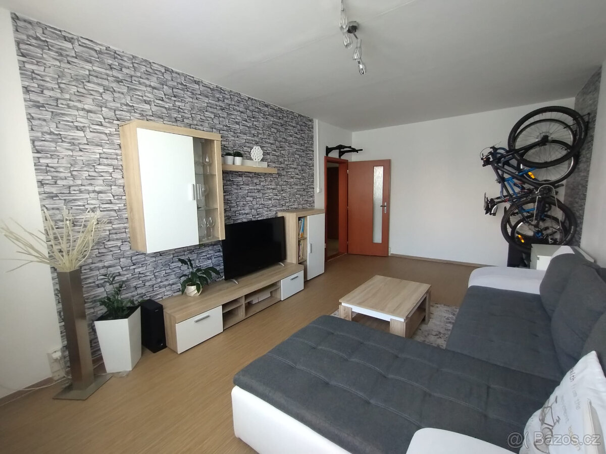 Pronájem bytu 3+1, 74 m² – Vsetín-Sychrov