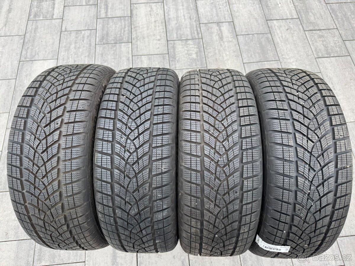 Zimní pneu 235 55 18 Goodyear zánovní
