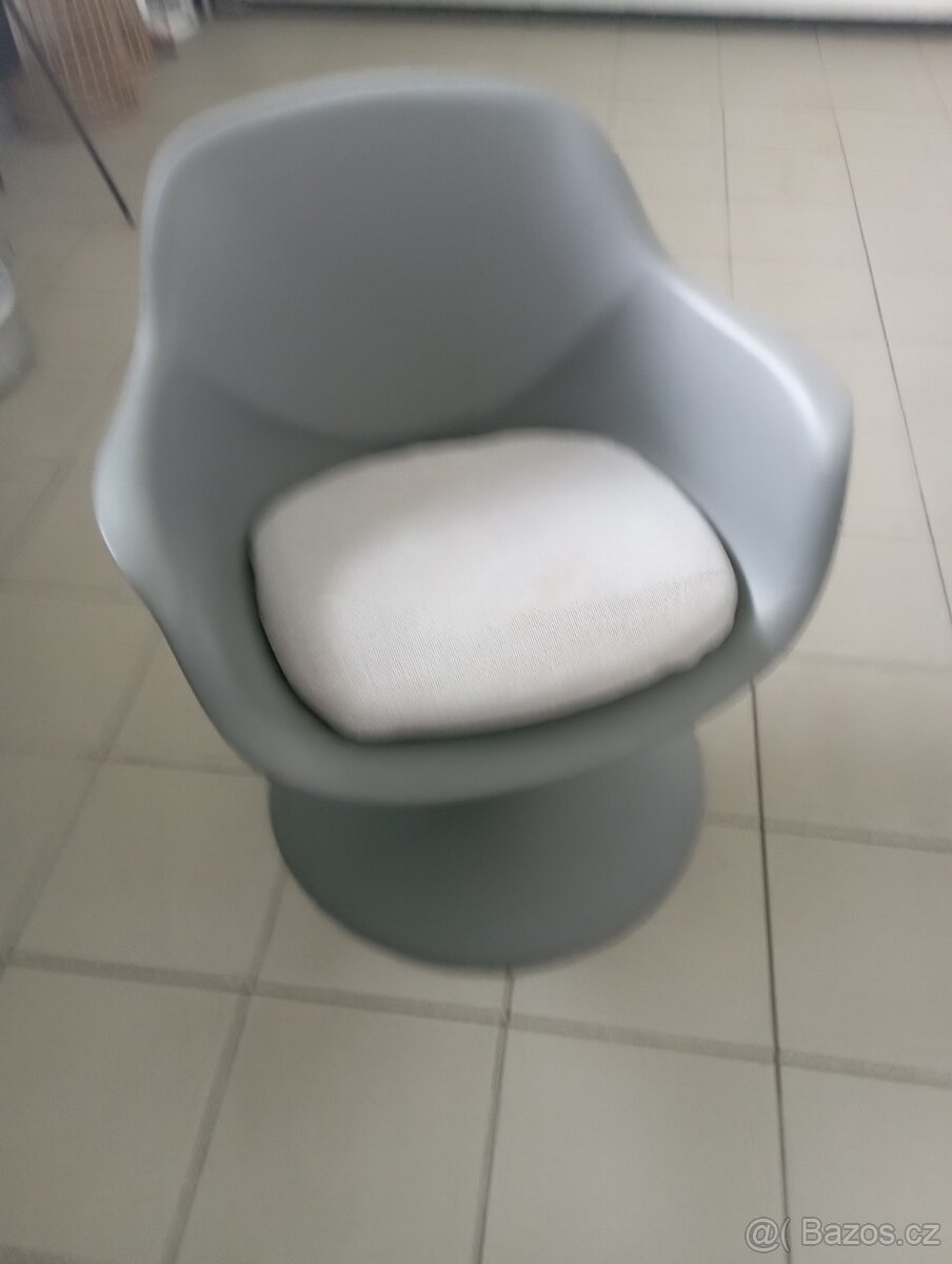 Designové křeslo