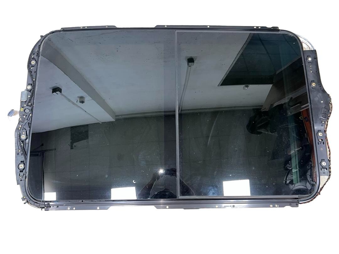 Panoramatické střešní okno Škoda Superb 2 kombi r.v. 2010