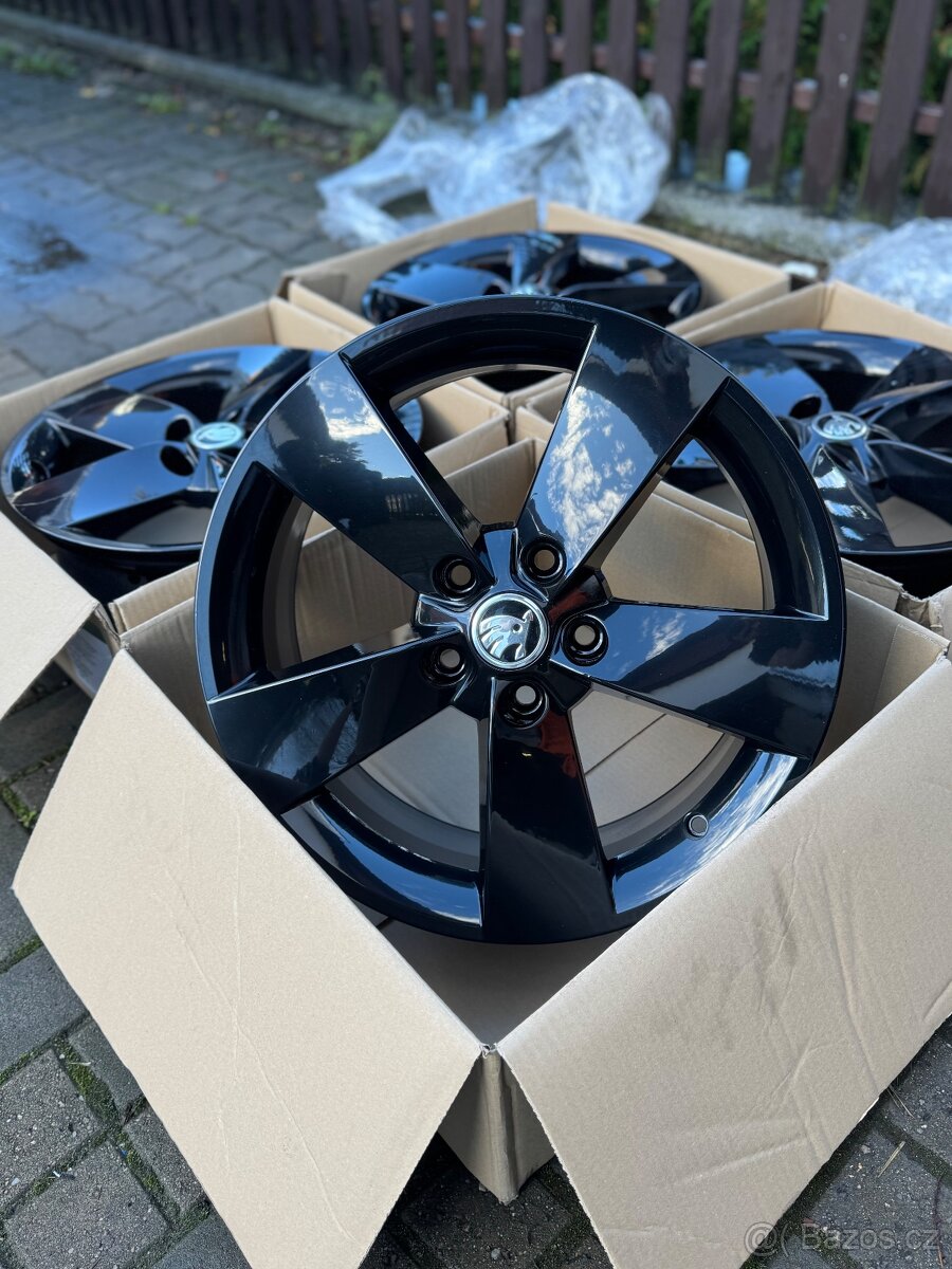 ORIGINÁL Alu Škoda RATIKON R17, 5x112 - TOP STAV