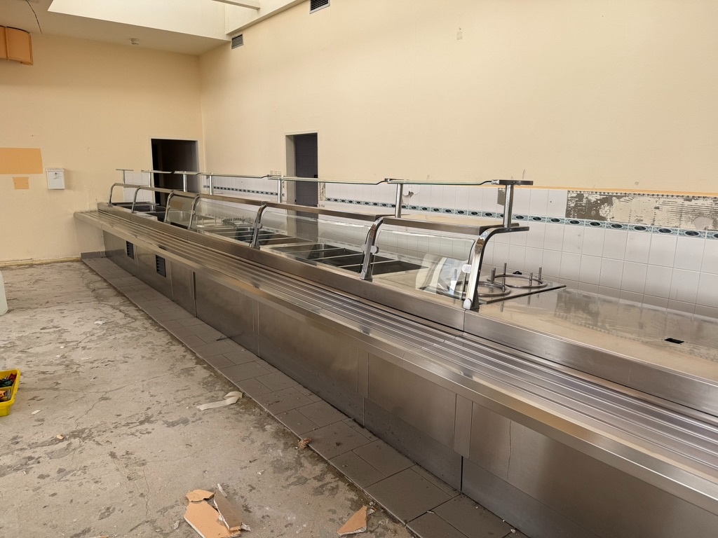 Nerezový nábytek pro bufet, 12,8 m