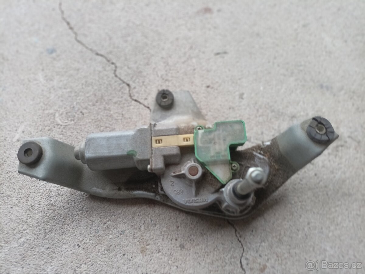 Outlander II - motorek stěrače zadní dveře