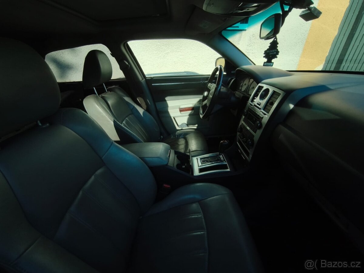 Chryser 300C na díly