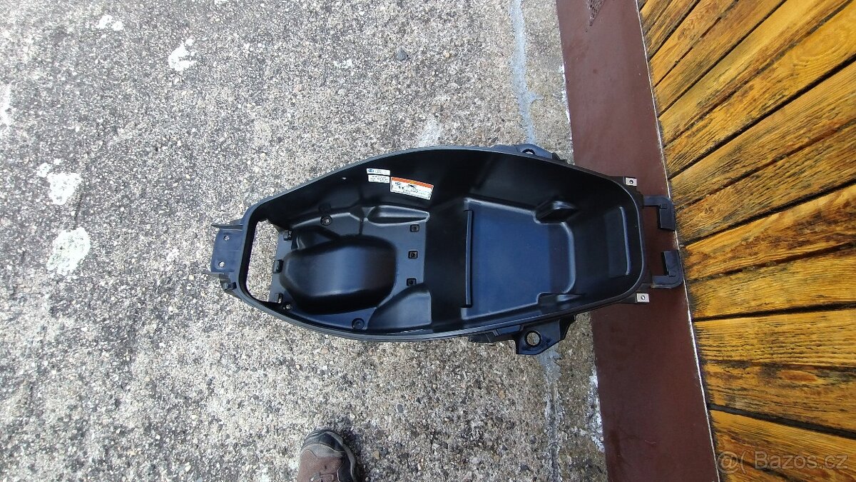 Ulozny prostor plast pod sedacku honda pcx 125 model 18-20