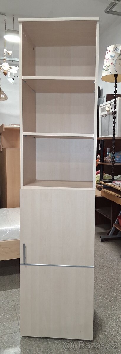 Regál policový 1x dvířka