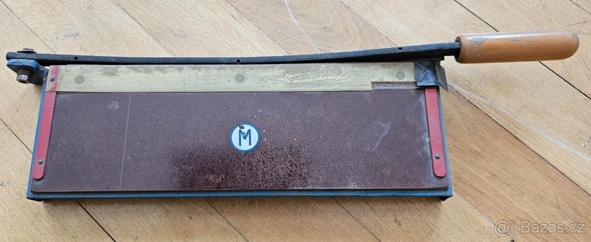 Páková řezačka papíru/fotografií 25cm