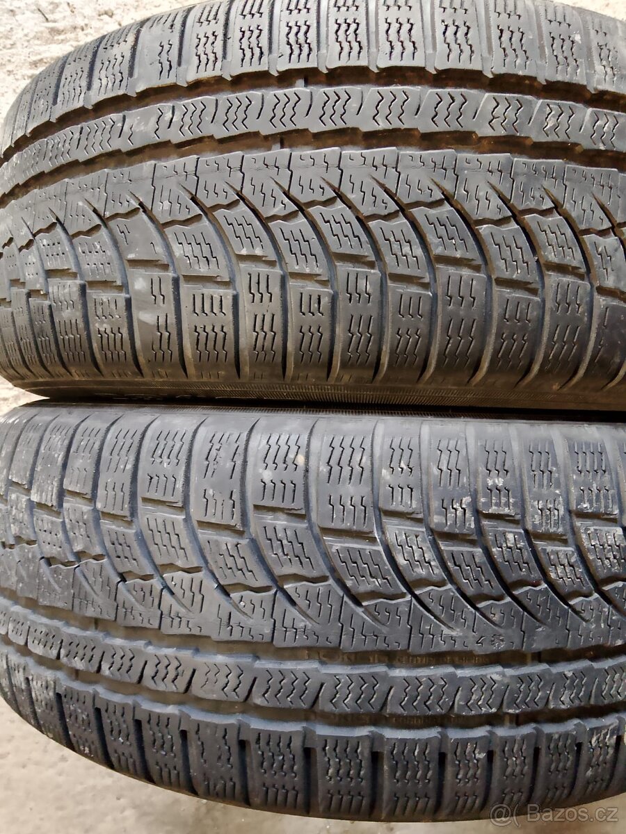 215/55/17 98v Nokian - zimní pneu 2ks