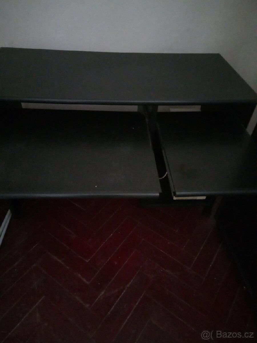 Kancelářský stůl