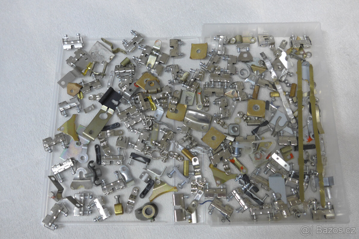 Drobné Kovové Součastky Spojovací Material...