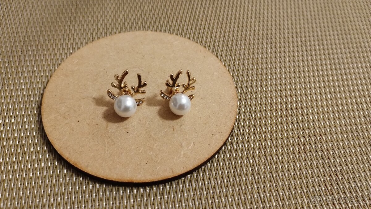 Vánoční náušnice sob s perličkou