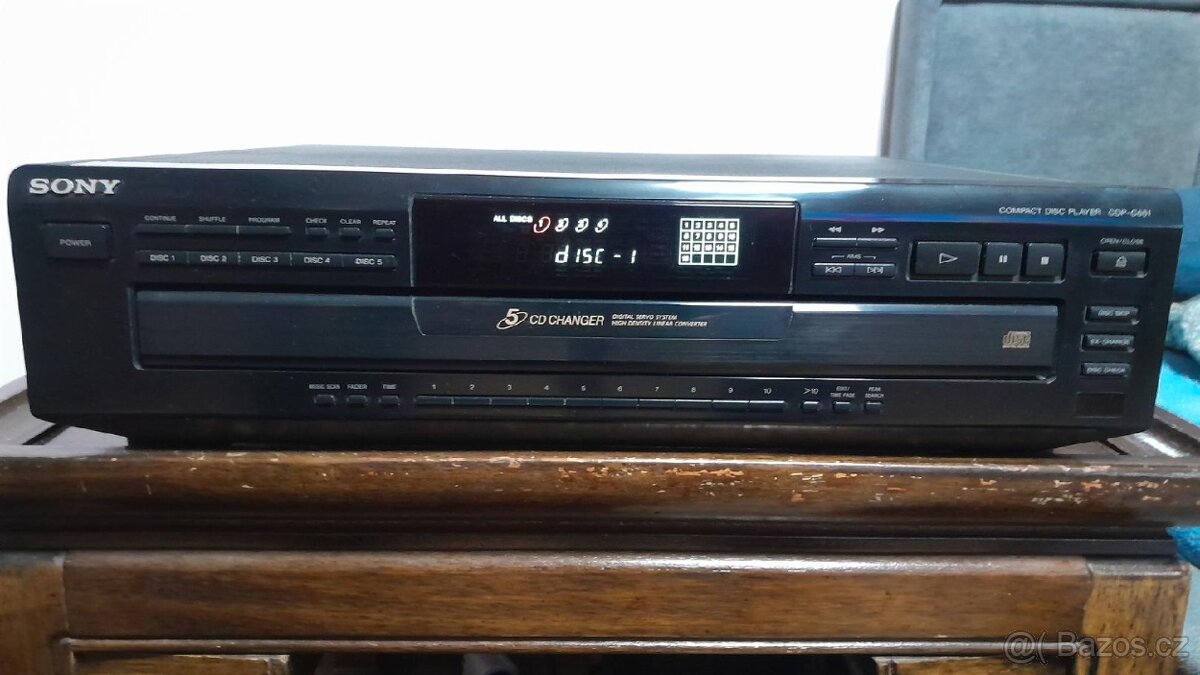 CD přehrávač Sony CDP-C661-měnič kompaktních disků.