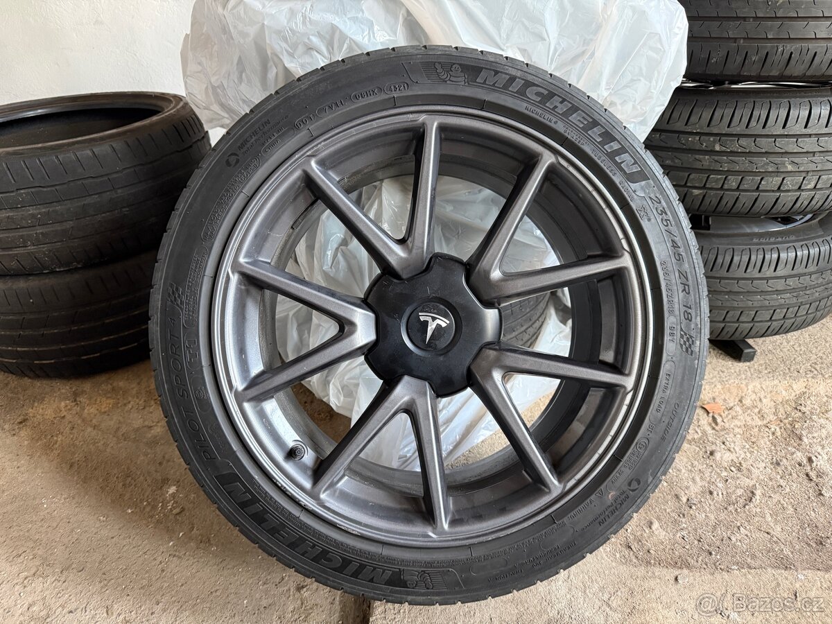 Sada kol Tesla Model 3 R18