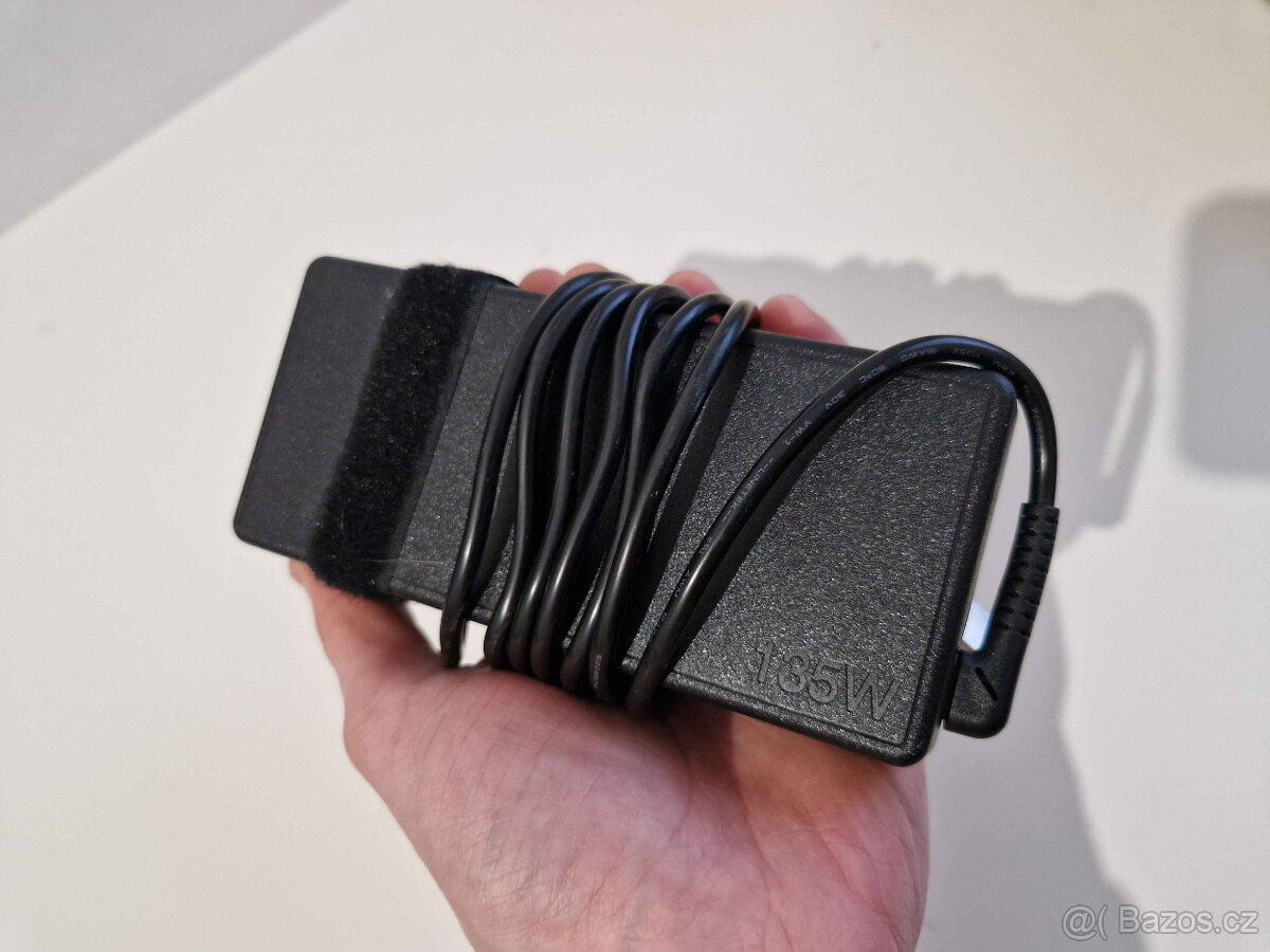 Originální 135W Lenovo nabíječka
