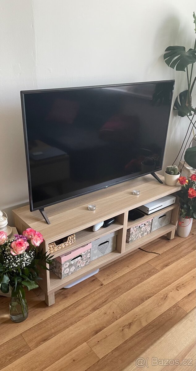 TV stolek IKEA Besta