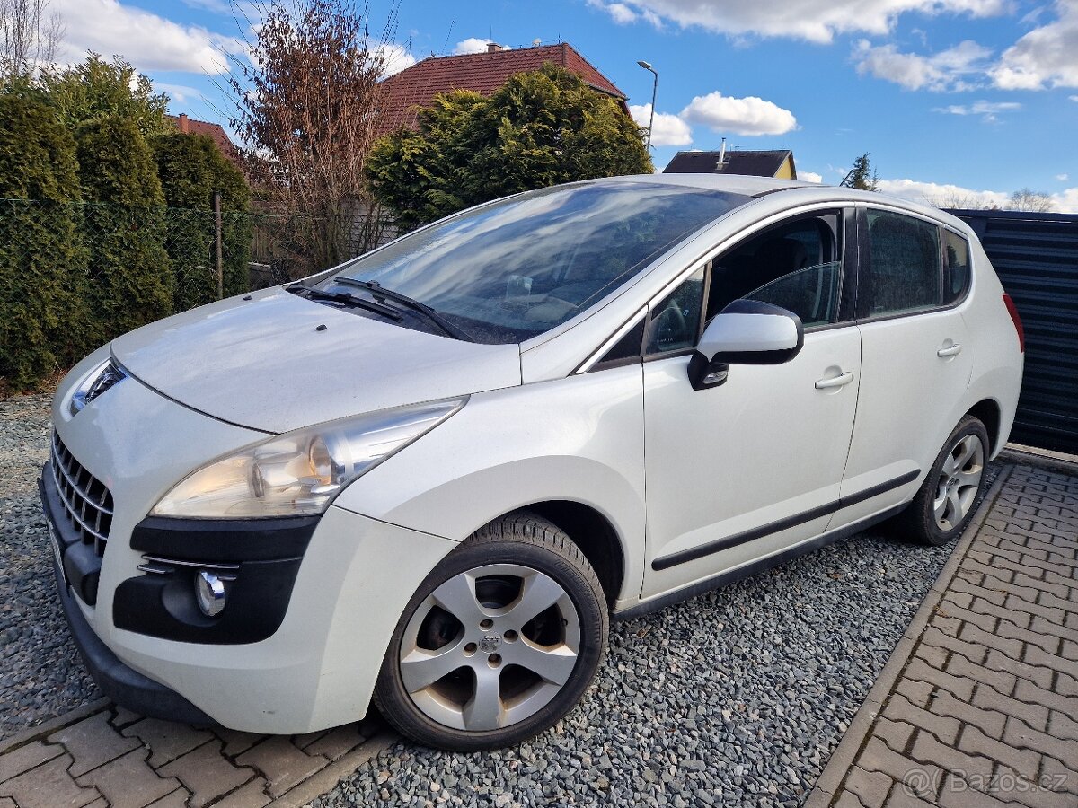 Peugeot 3008 1.6 benzin - hezký -