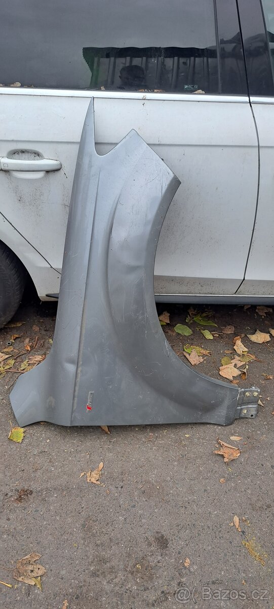 Pravy predni blatnik audi Q7 4L